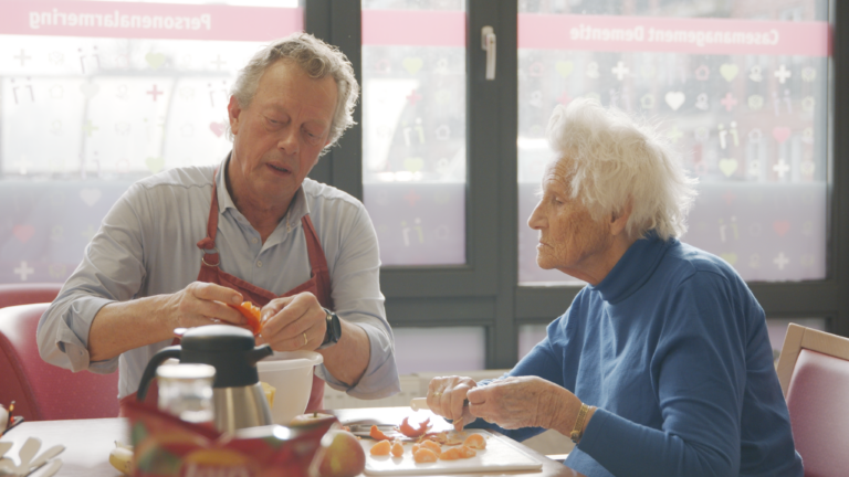 Wil jij graag aan de slag als vrijwilliger in de zorg en houd je van koken? Bekijk de mogelijkheden.