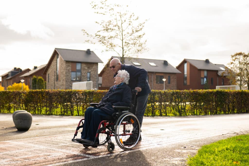 Als vrijwilliger wandelen met ouderen bij ActiVite.